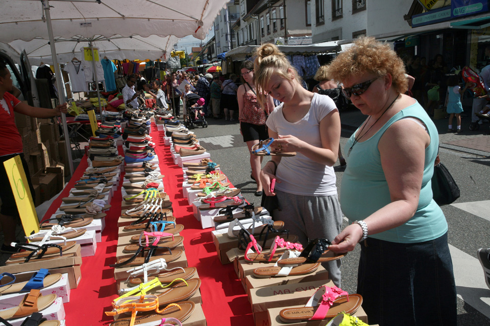 Braderie des commerçants et marché aux puces